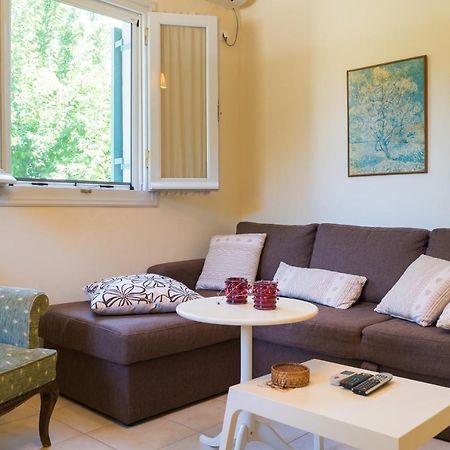 Apartmán Avelia Pink Asprogerakata Exteriér fotografie