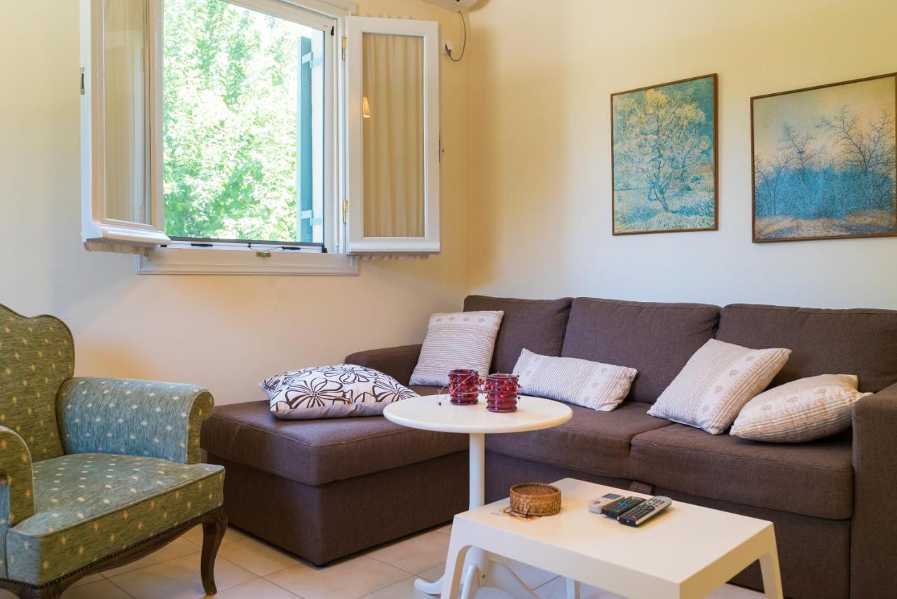 Apartmán Avelia Pink Asprogerakata Exteriér fotografie